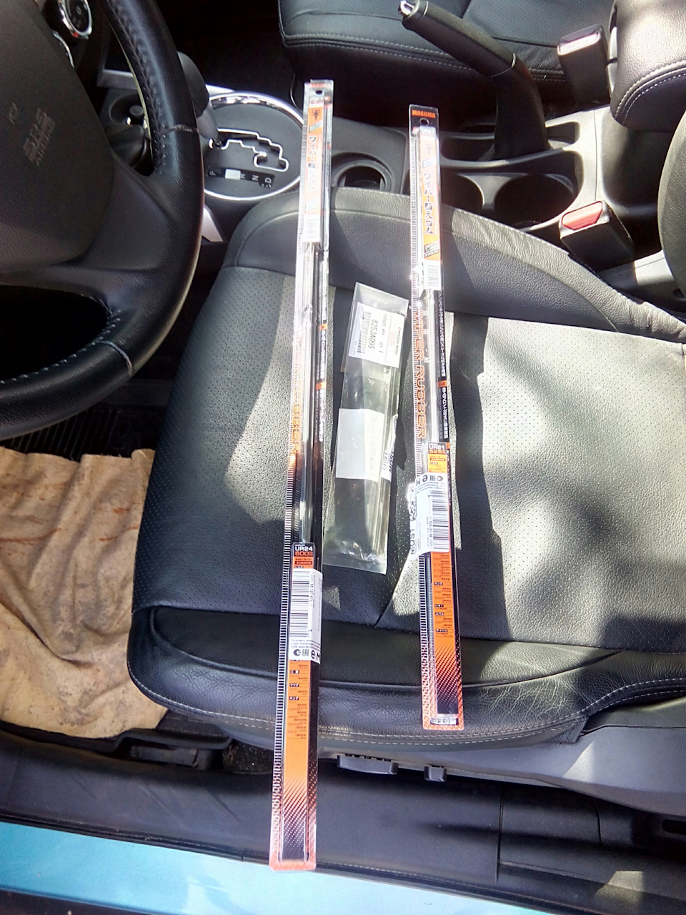 Замена резинок на дворниках — Mitsubishi ASX, 1,8 л, 2013 года | своими ...