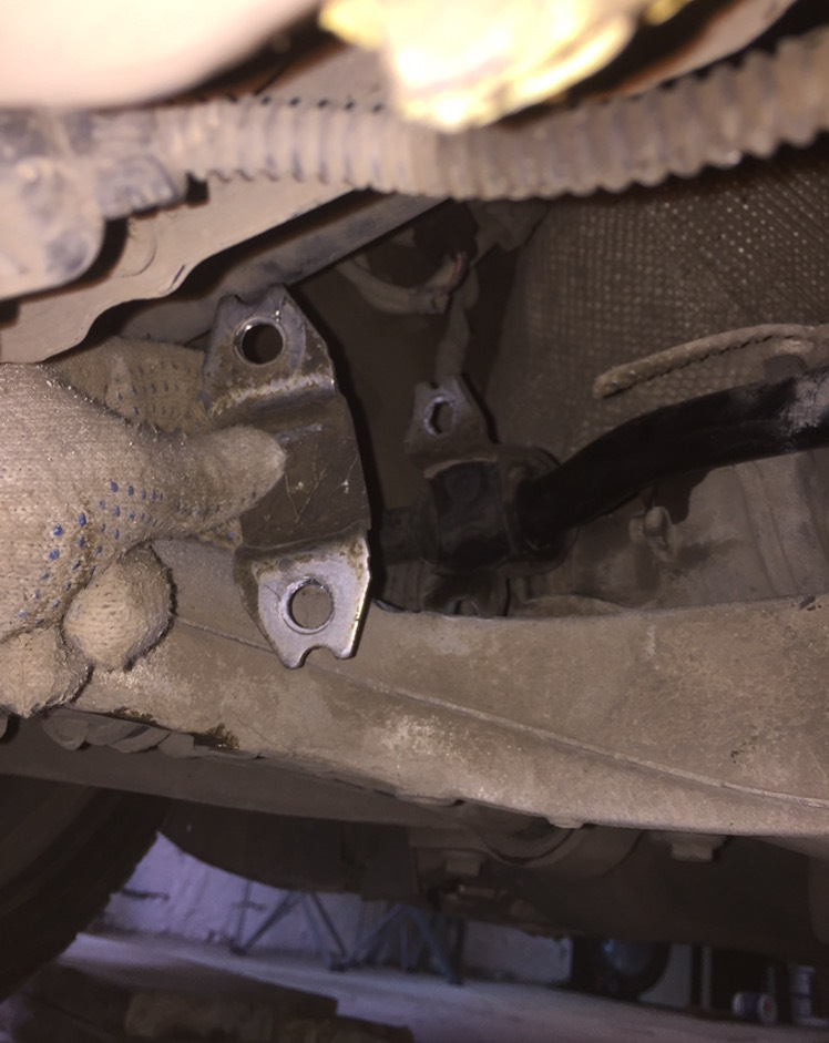 Замена втулок стабилизатора, без откручивания подрамника, рейки и стоек ...