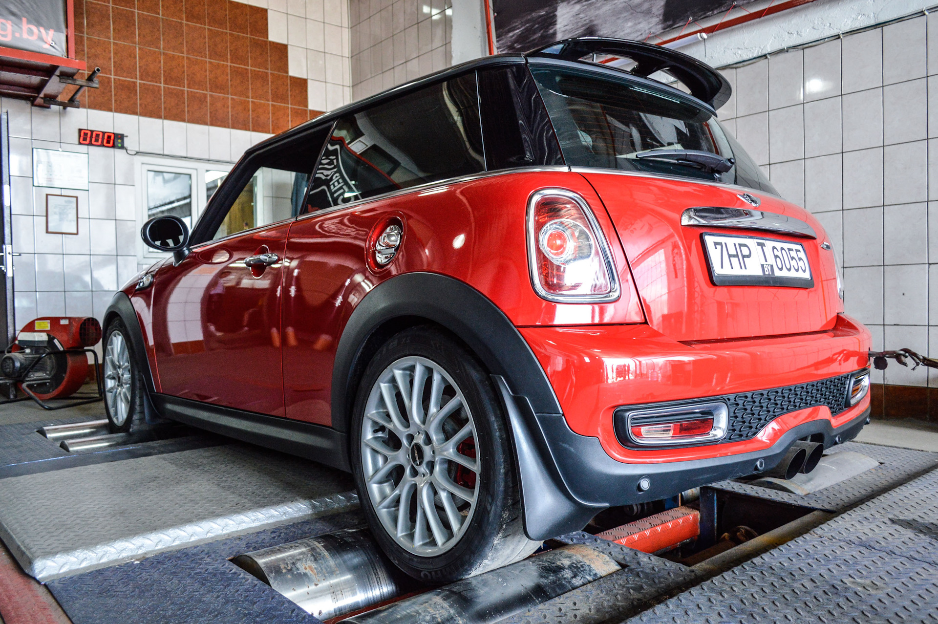 Mini tuning. Мини Купер Стейдж 2. Mini Cooper s r56 обвес. Мини Купер Стейдж 3. Mini Cooper 1.6 Turbo.