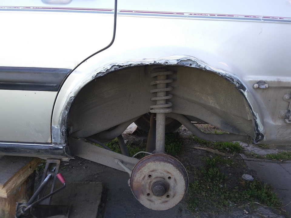 Положим конец ржавым аркам крыльев — Audi 80 (B2), 1,6 л, 1986 года ...