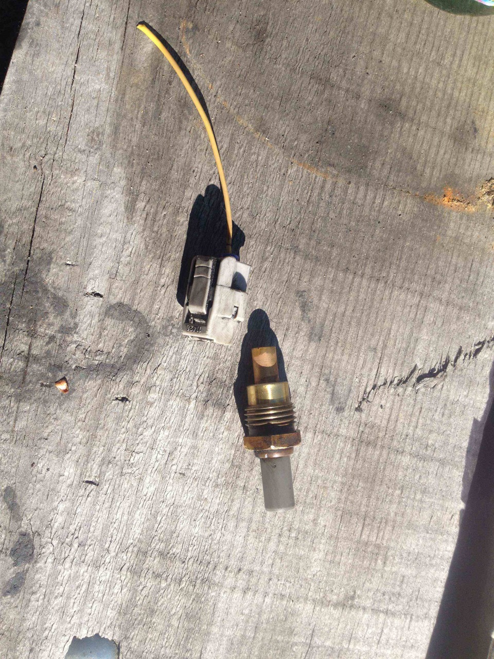 Датчик температуры охлаждающей жидкости — ГАЗ 3110, 3 л, 2003 года ...