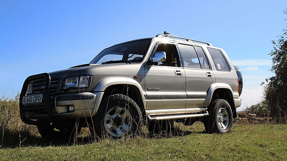 Трупер. Isuzu Trooper 2002. Исузу Трупер 1995го дизель. Isuzu Trooper II зад 2002.