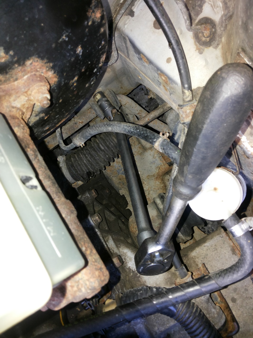 Втулки стаба, или нет колхозингу ))) — Mazda 626 II (GC), 2 л, 1985 ...