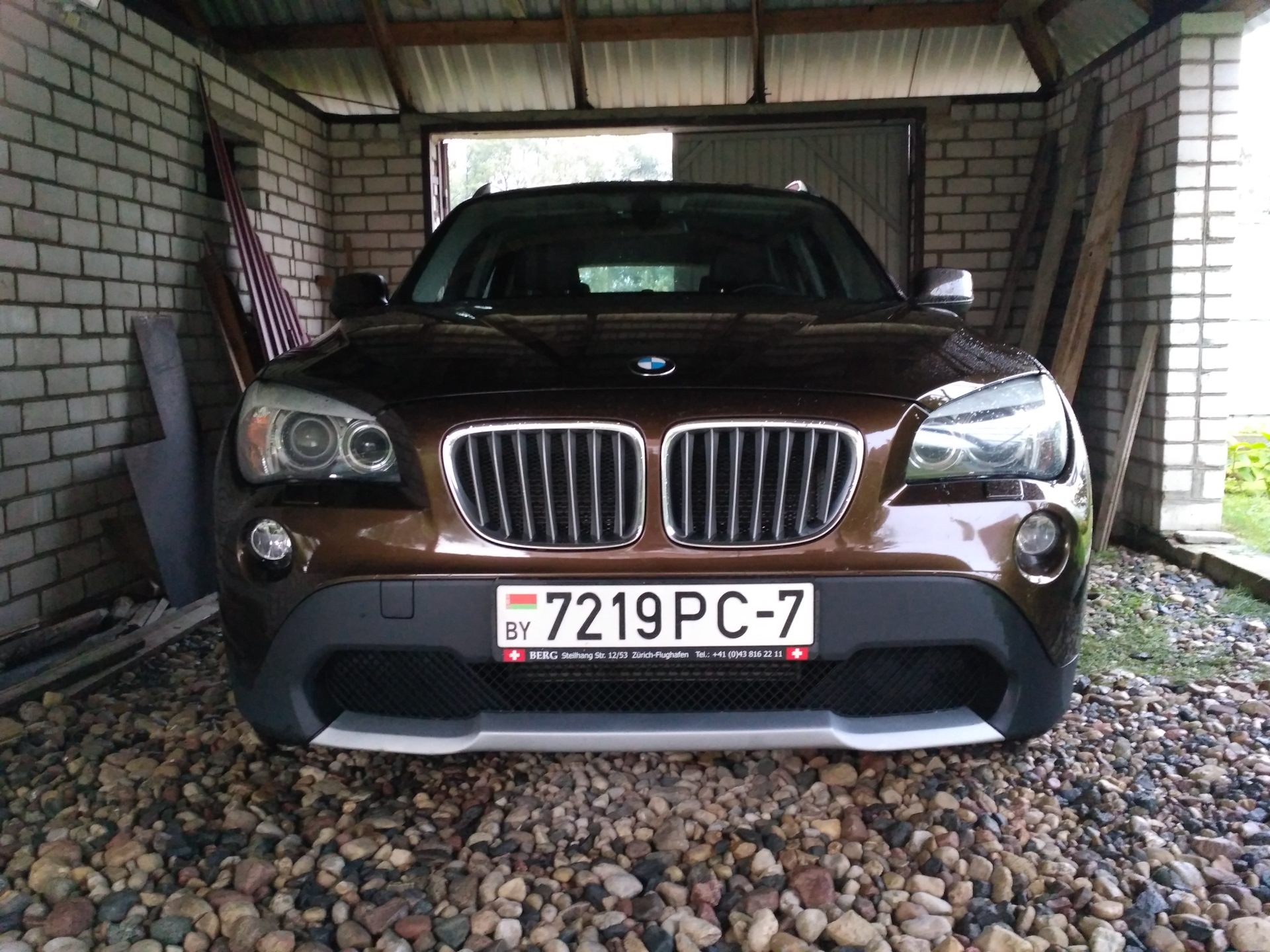 Замена противотуманки и переход на зиму. — BMW X1 (E84), 2 л, 2010 года ...