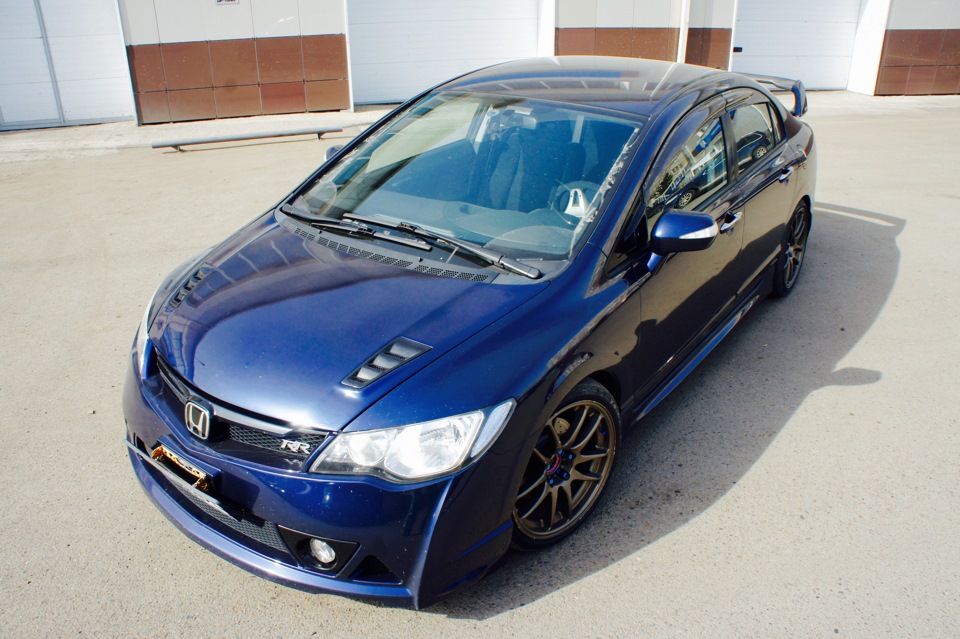 РЎРёРЅРёР№ Honda Civic 4d Type r