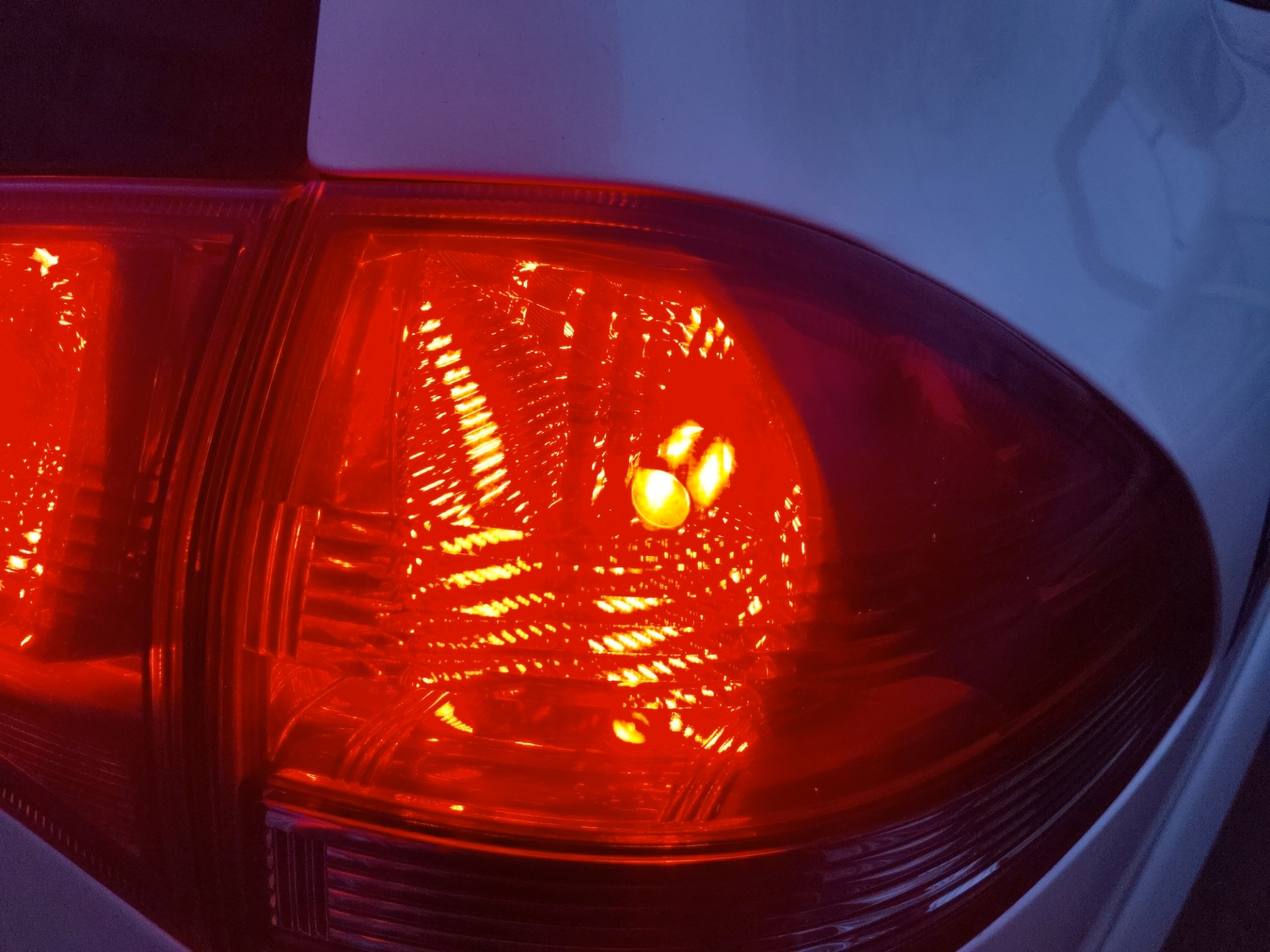 Новая led лампочка в задний боковой крайний габарит/стоп — Mitsubishi ...