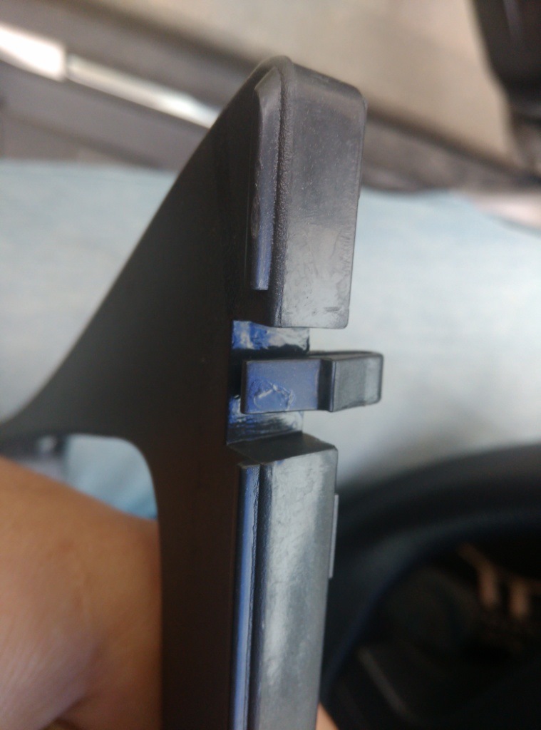 Склейка пластика (панелька кулисы) — Volvo V70 II, 2,5 л, 2000 года ...