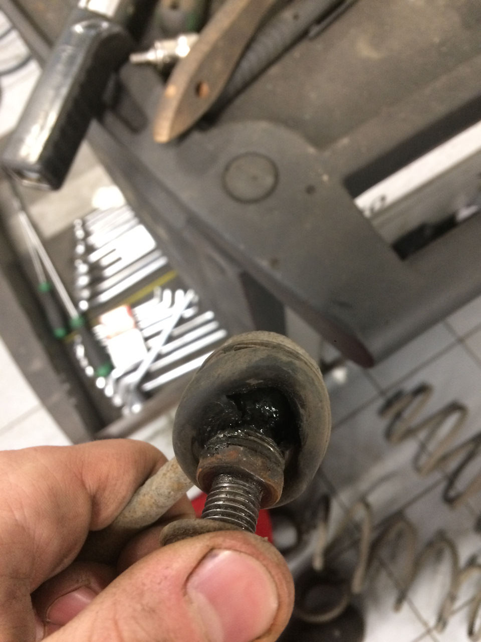 Немного пружин — Saab 9-3 (2G), 2 л, 2008 года | своими руками | DRIVE2