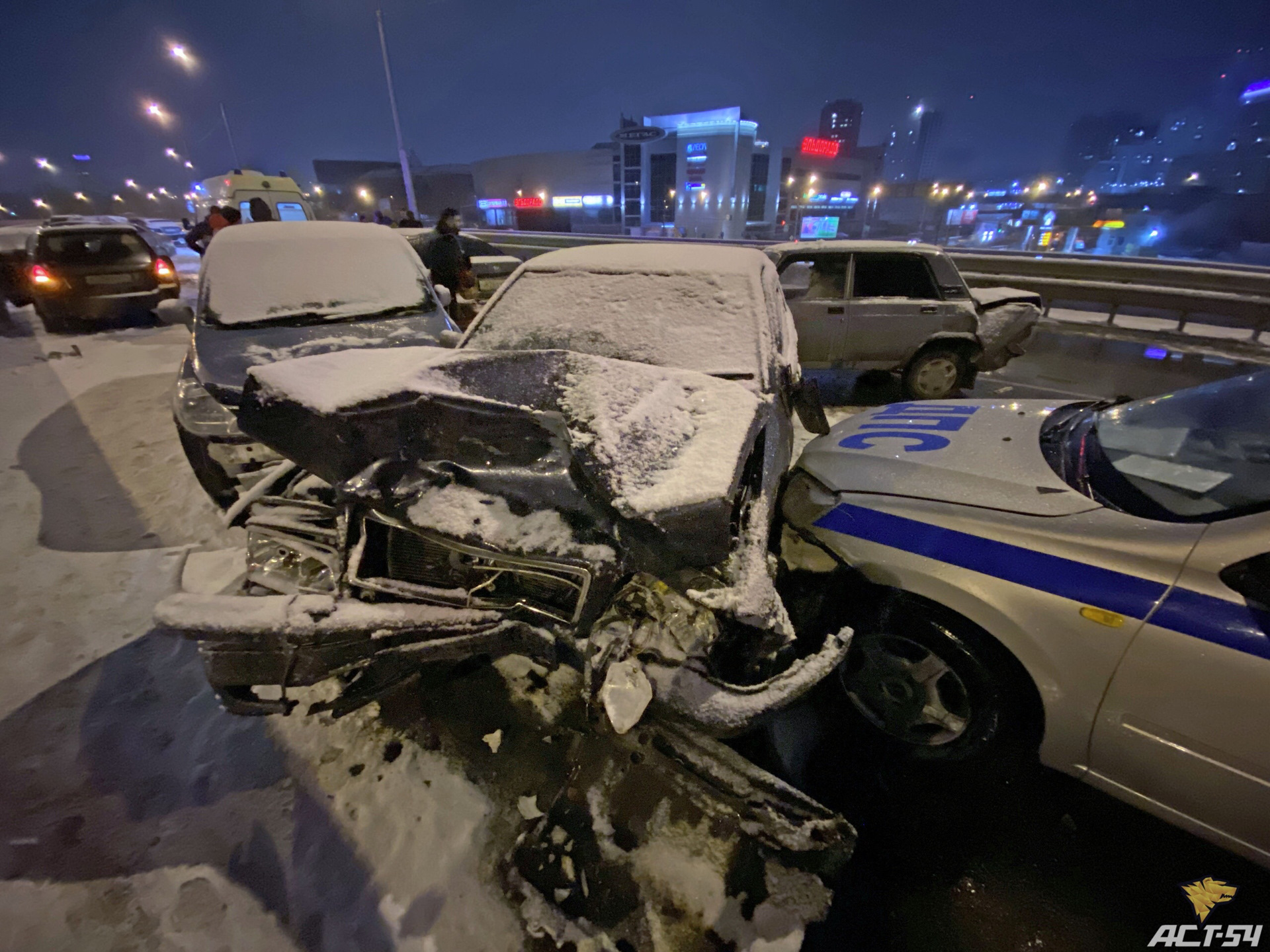 День жестянщика. Массовое ДТП В Новосибирске. День жестянщика гололед. Авария на эстакаде Новосибирск. Сегодня день жестянщика.