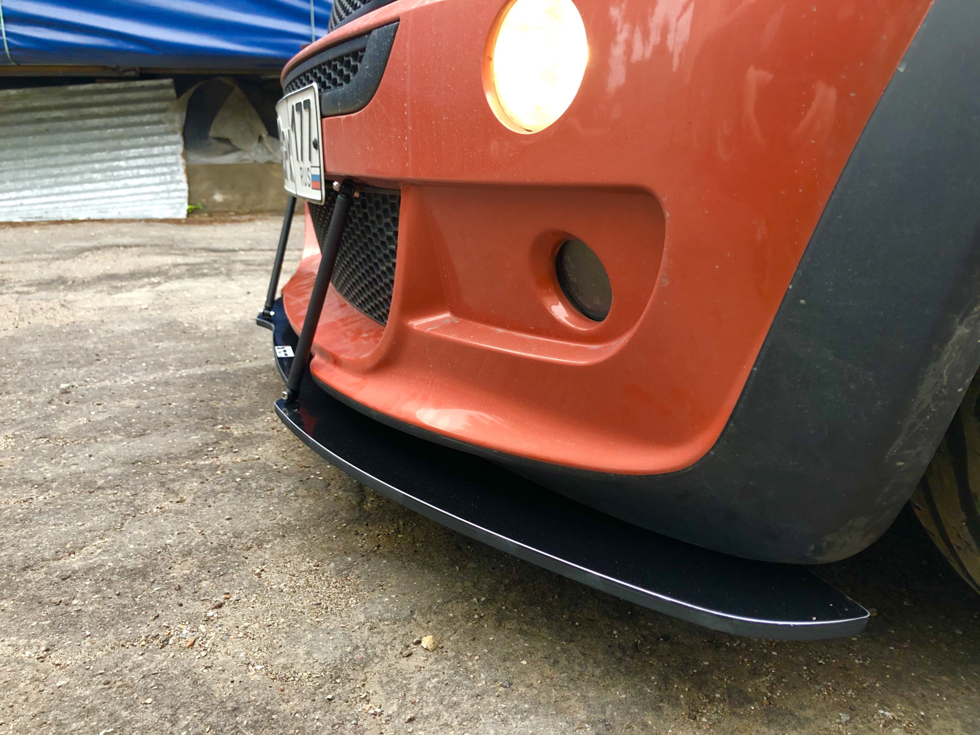 Установить сплиттер. Установить сплиттер. Сплиттер на мини r53. Сплиттер порога мондео 5. Установить сплиттер.