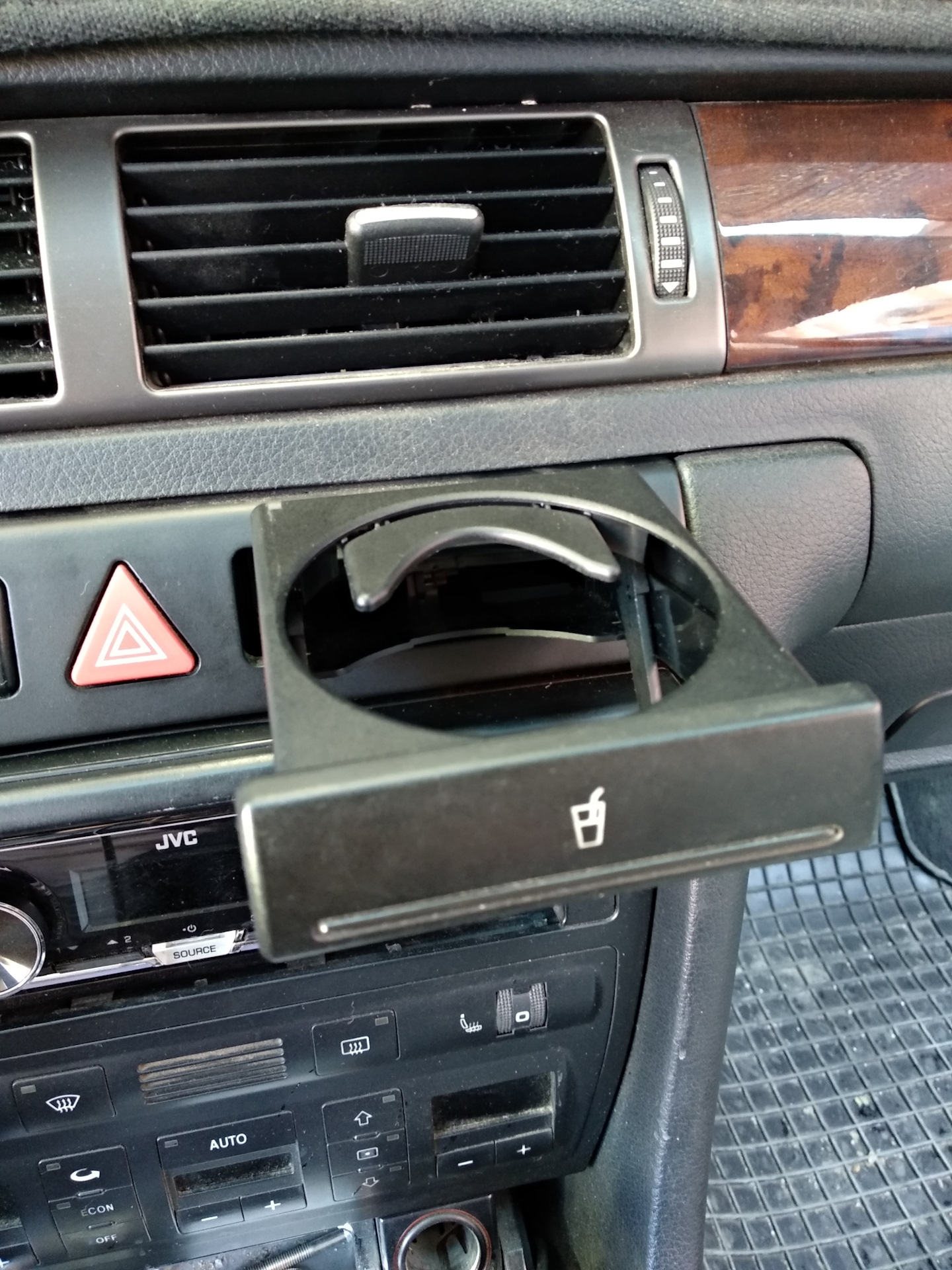 Подстаканник))) — Audi A6 Avant (C5), 2,4 л, 1998 года | своими руками ...