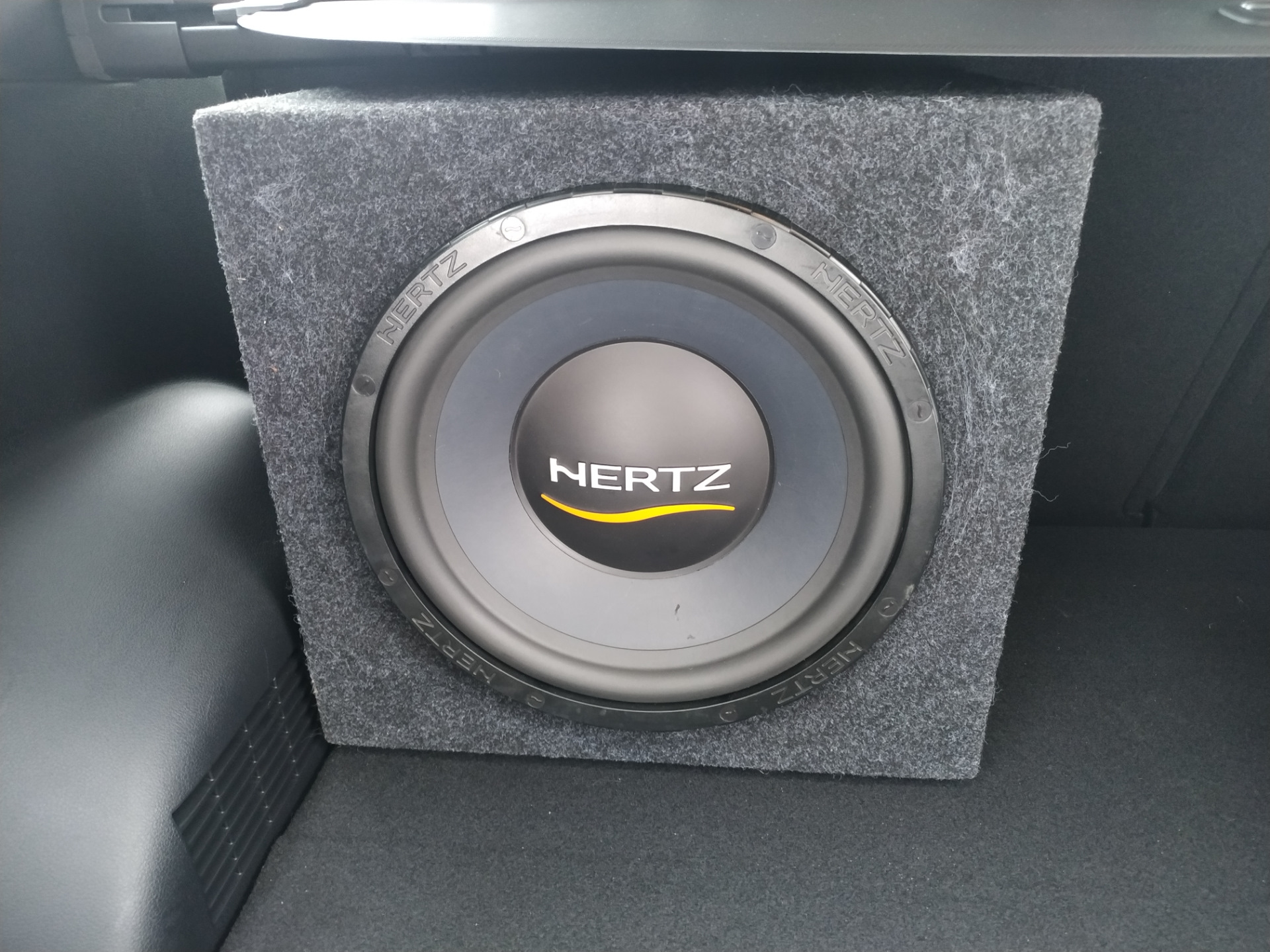 Сабвуфер Hertz es 300