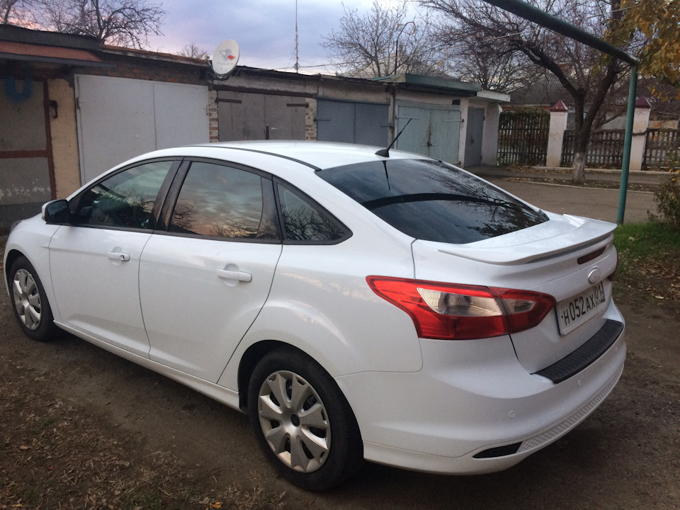 Р‘РµР»С‹Р№ Ford Focus 3 sedan