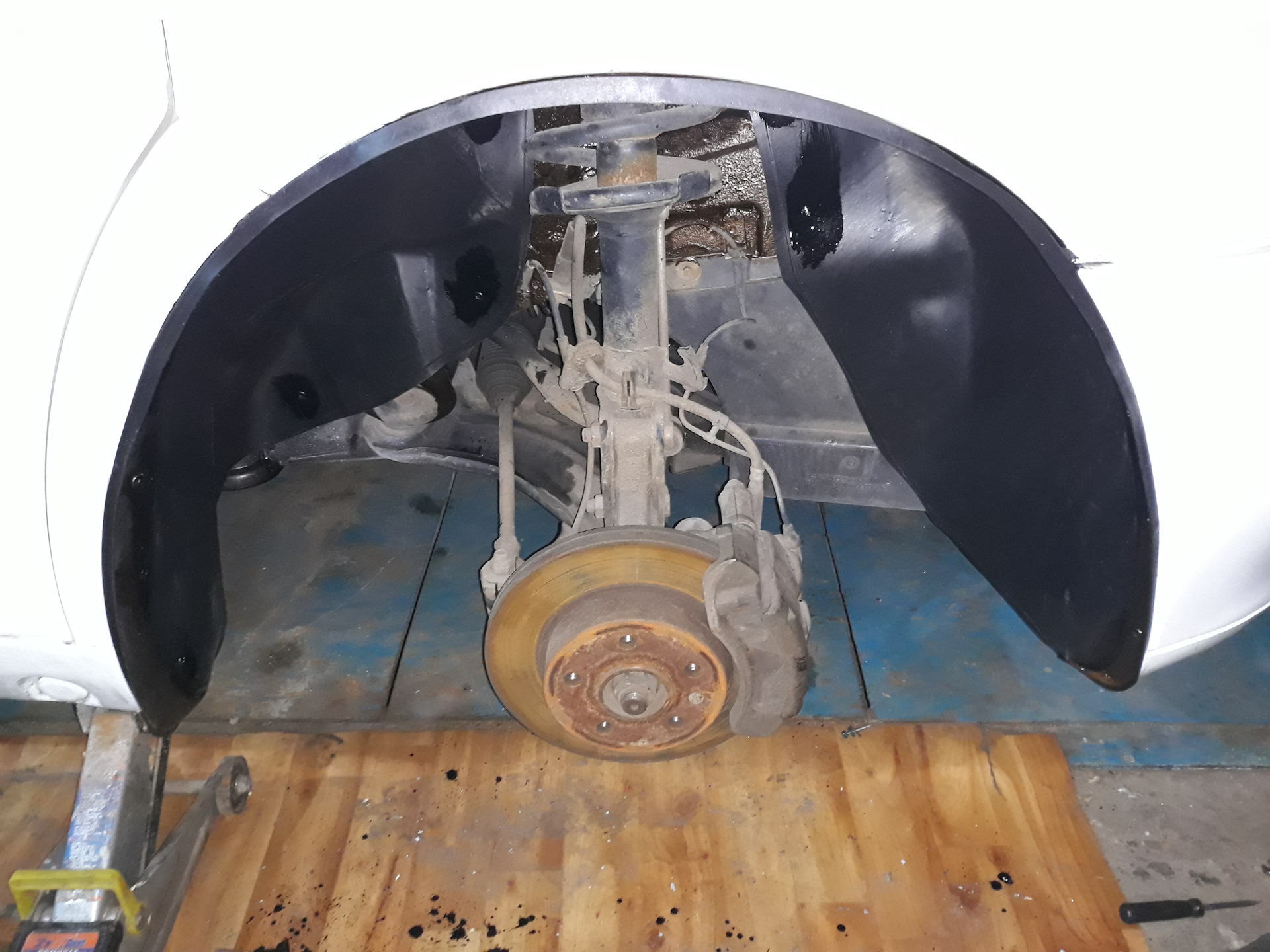 Защита арок на ниву 21213. Установка защиты арок. Установка защиты арок. Установка защиты арок. Локеры колесных арок cobalt.