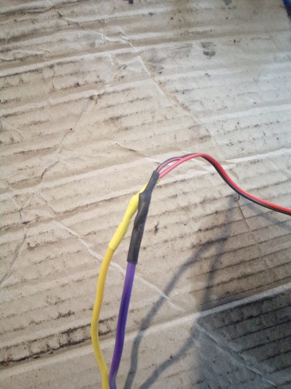 Припоял к диодной ленте фишку, с разными цветами термоусадки, чтоб по фен-шую. — Lada 2120 Надежда