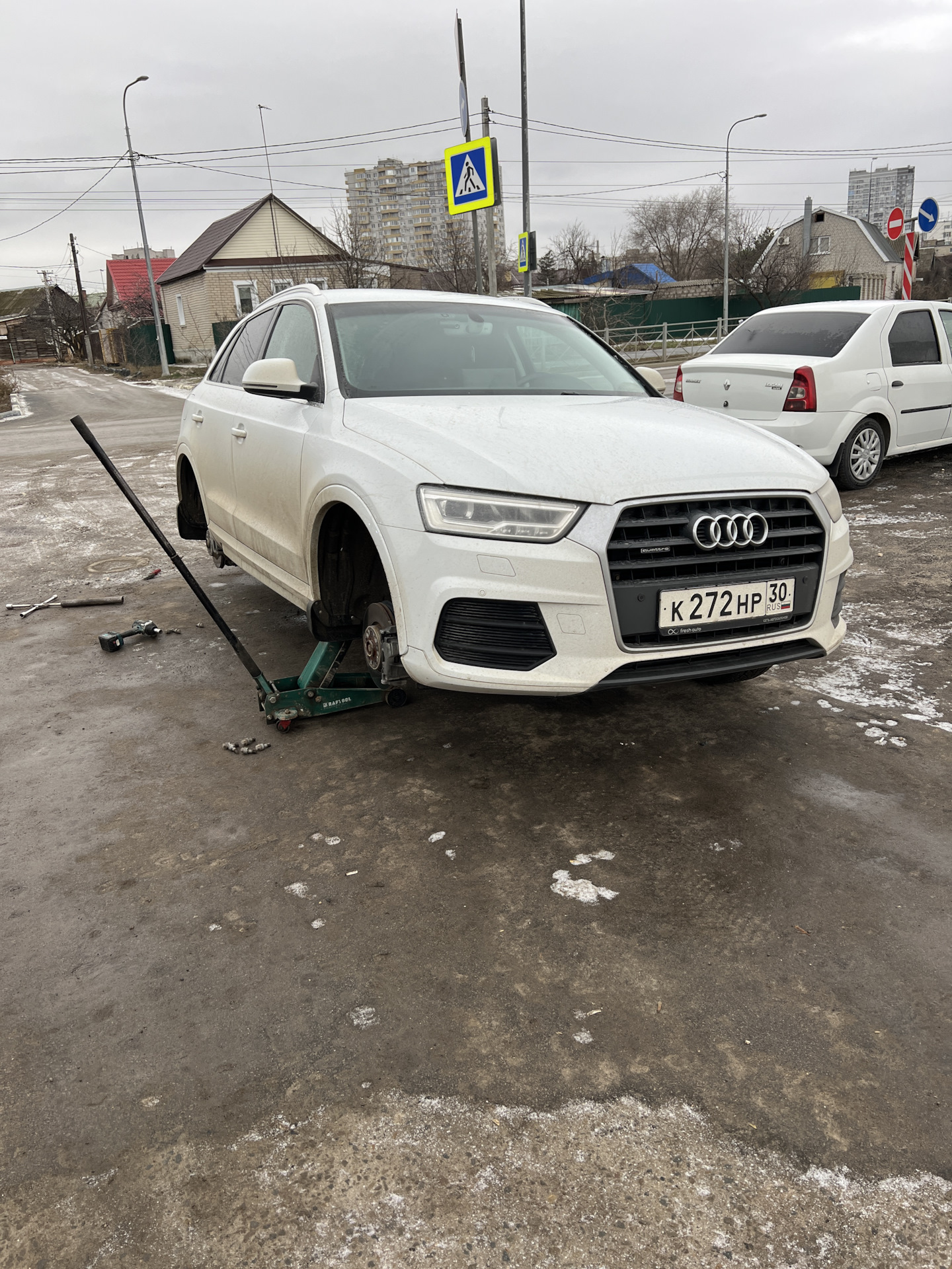 Мойте диски хорошо) — Audi Q3 (1G), 2 л, 2015 года | прикол | DRIVE2