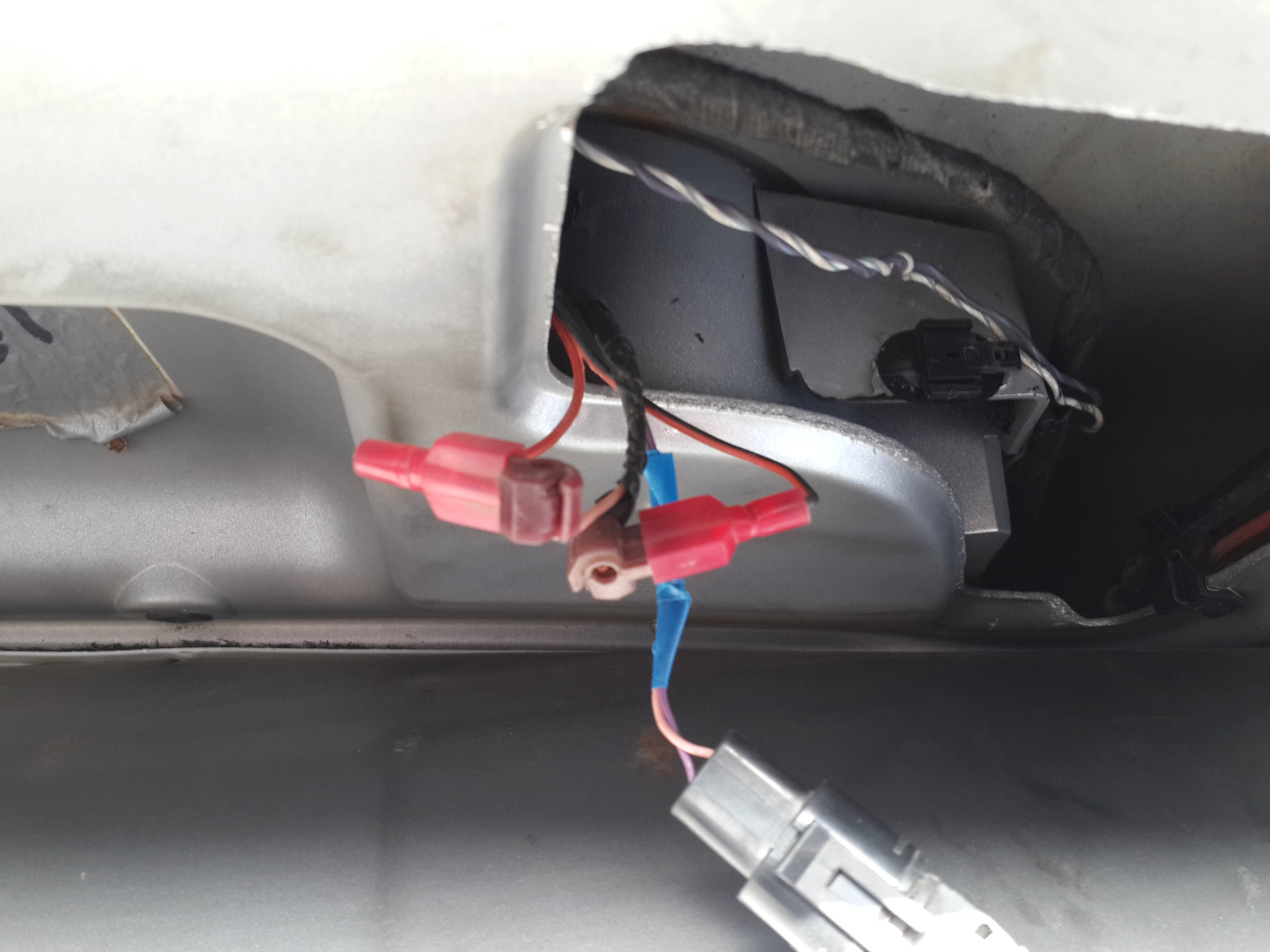 Кнопка открытия лючка бензобака лагуна 2. Мотор замка двери рено лагуна 3. Рено лагуна не открывается. Рено лагуна не открывается. Laguna кнопка открыть багажник.