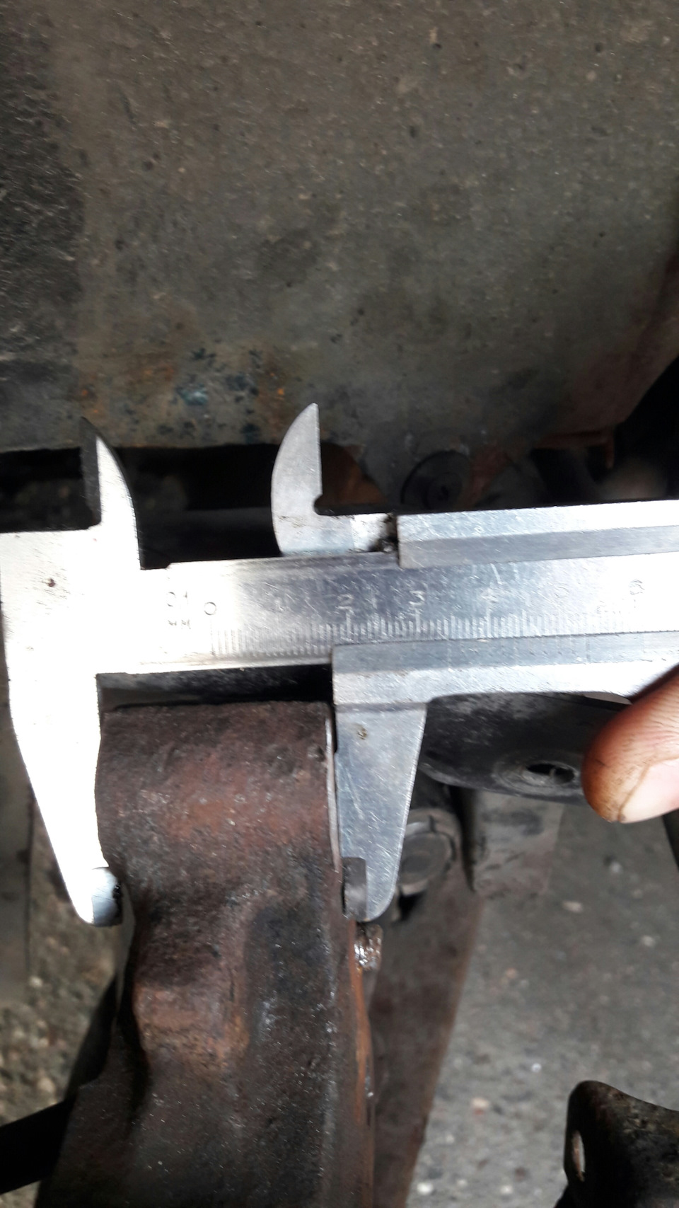 Болты передних стоек амортизатора. Размеры. — Mazda 626 IV (GE), 1,8 л ...