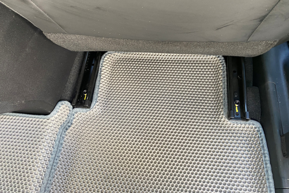 Даже не знаю, какого размера должна быть нога, чтобы умудриться там что-то испачкать! — Haval Jolion