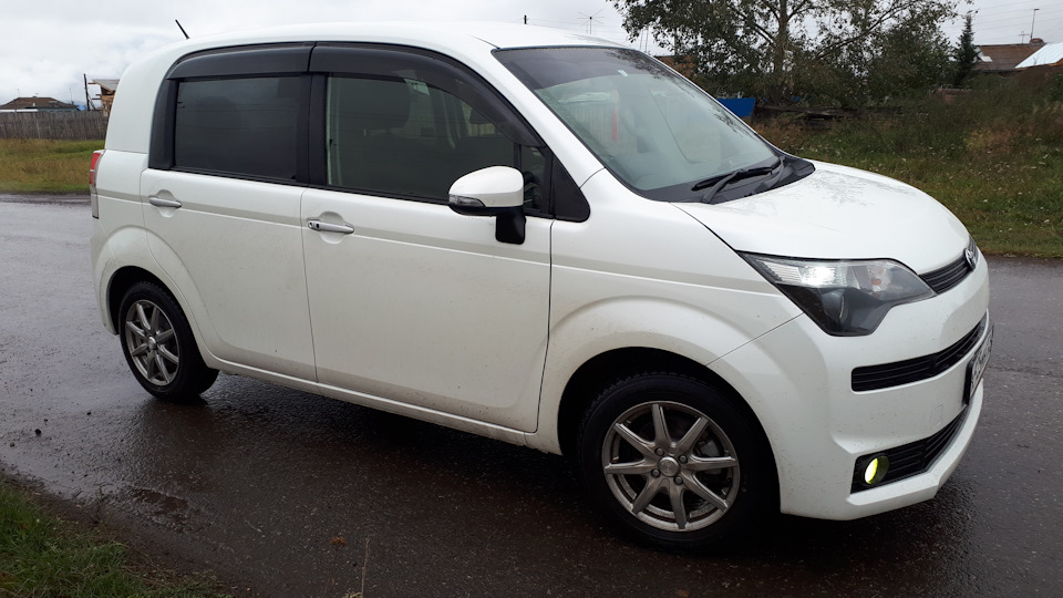 toyota spade x 2012г фото