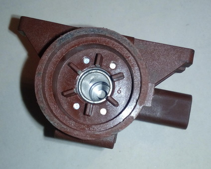 Основной корпус с видимо обмоткой внутри. Вся тяжесть клапана именно в ней. — Ford Galaxy (Mk III)