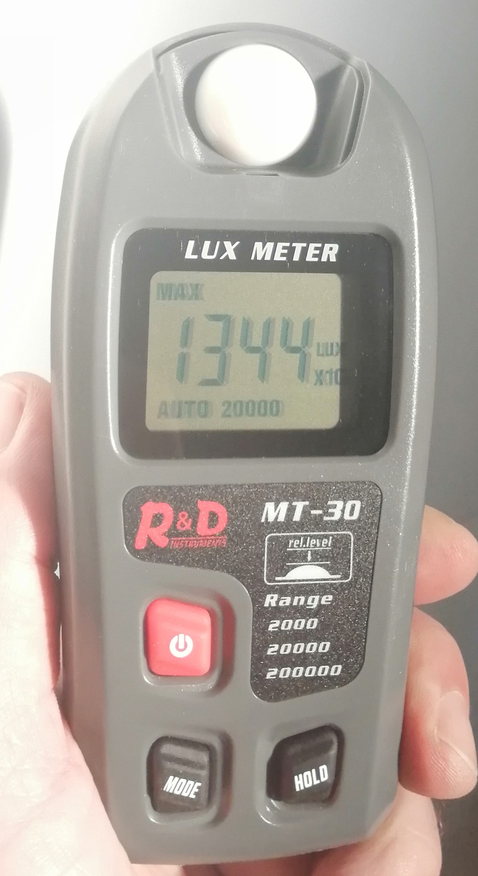 Авантеч набрал 13440 люксов. Его цветность указана 5000К — Nissan X-Trail II (t31)