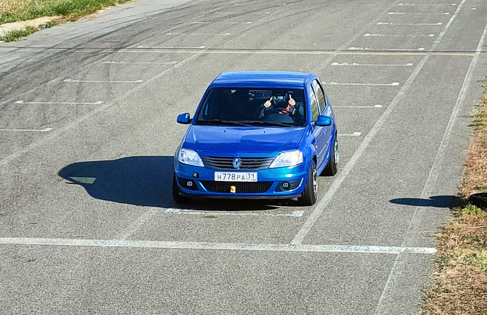 Фото в бортжурнале Renault Logan (1G)