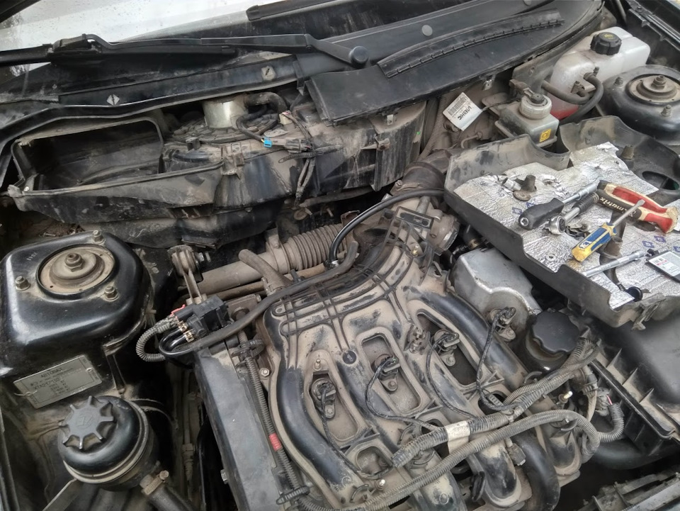 Замена радиатора отопителя — Lada Приора универсал, 1,6 л, 2011 года ...