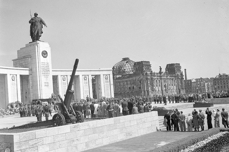 Памятник вов в берлине фото