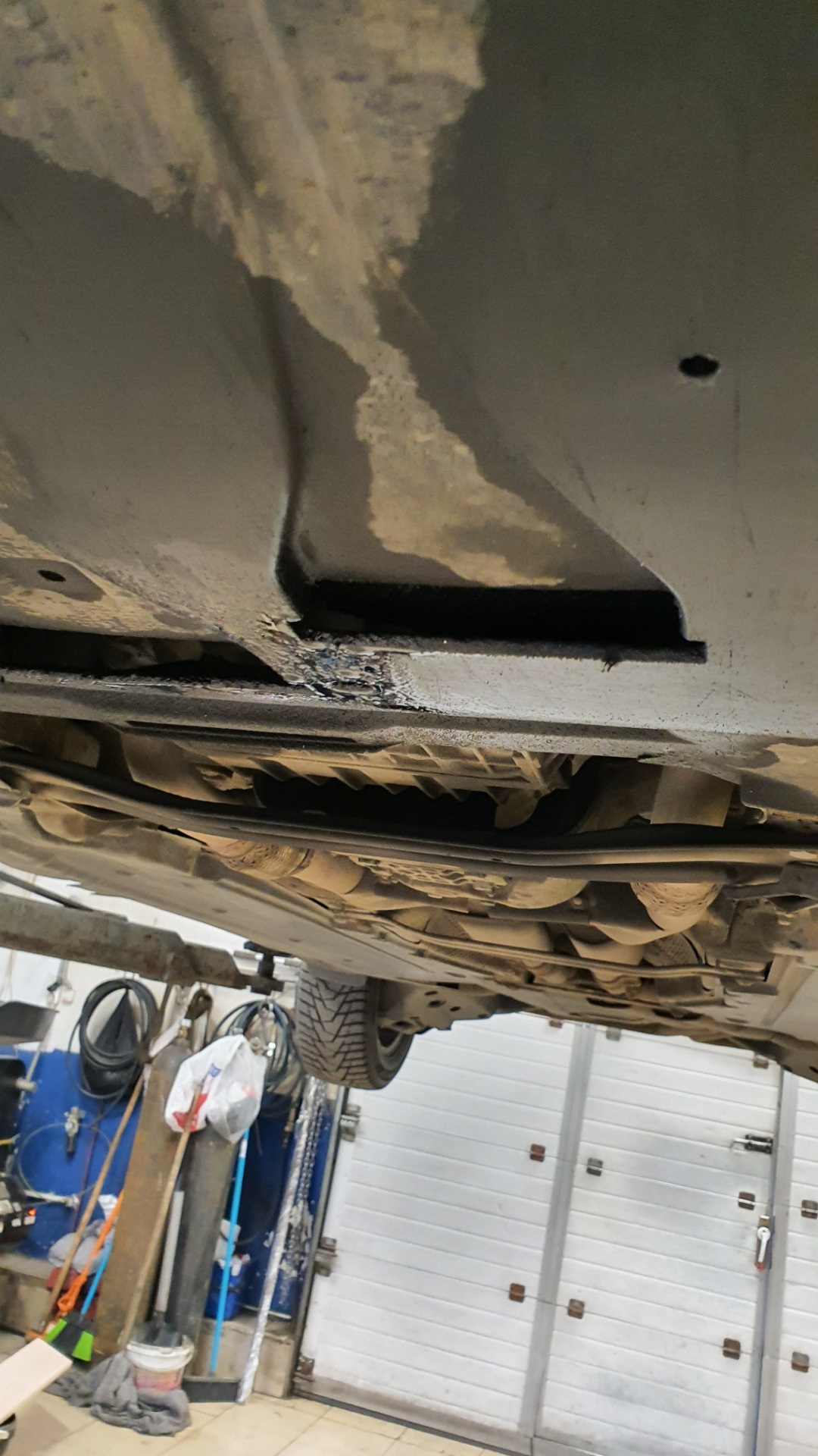 Замена прокладки теплообменика (охладителя масла) Audi A6 C6 2007 ...