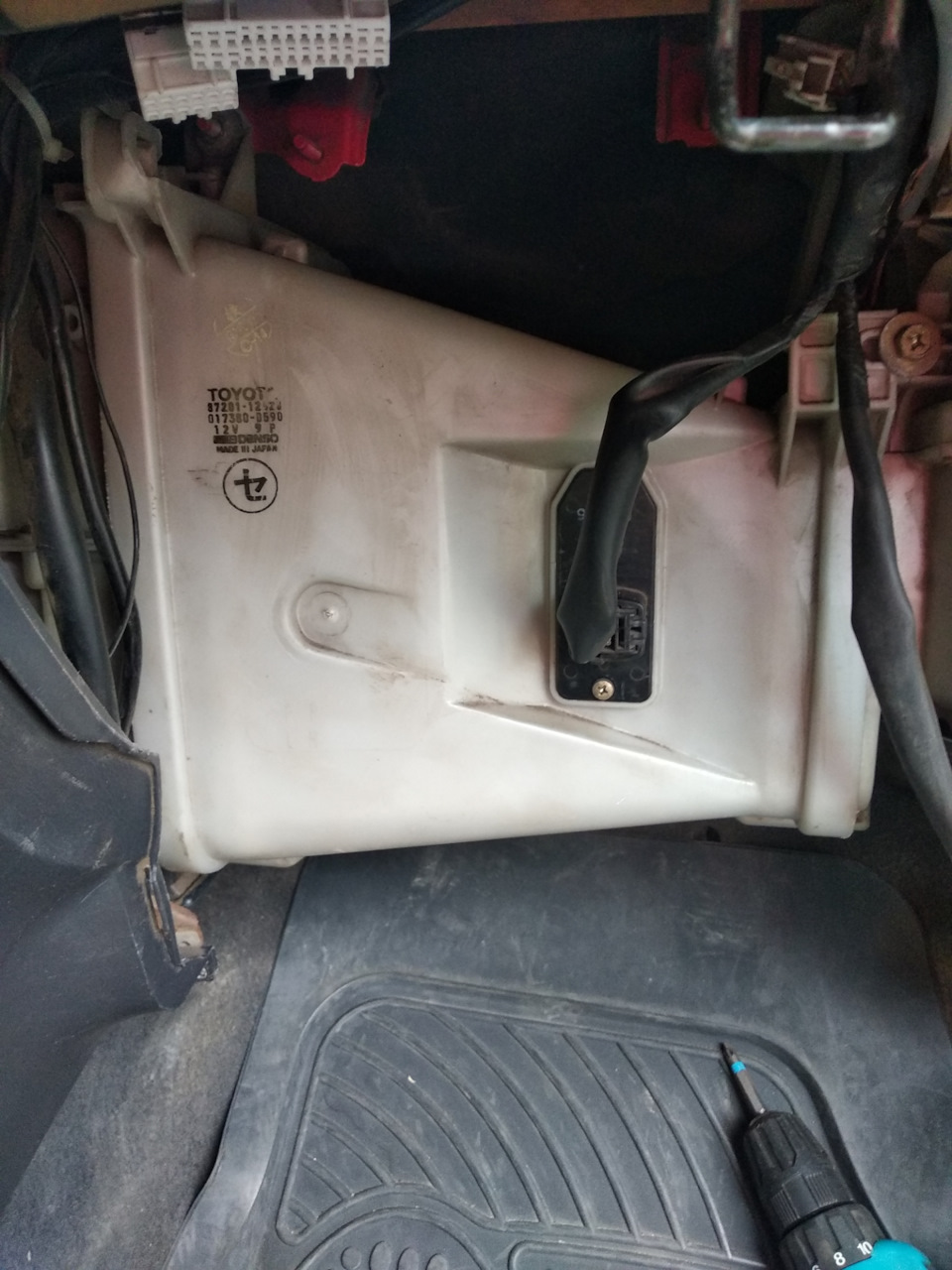 Установка салонного фильтра (комлектация без кондиционера) — Toyota ...