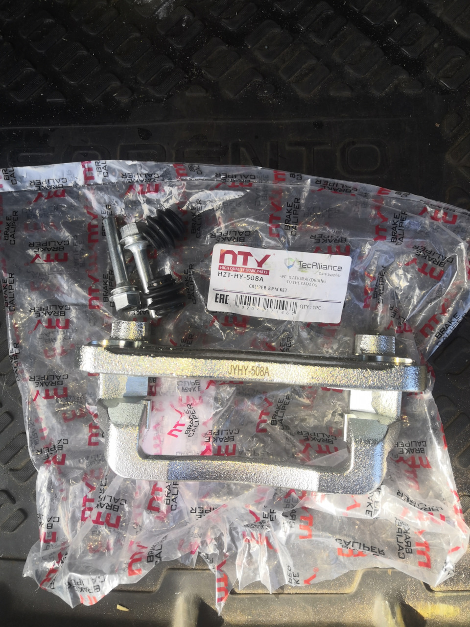 Заменил скобу суппорта — KIA Sorento (2G), 2,2 л, 2012 года | своими ...