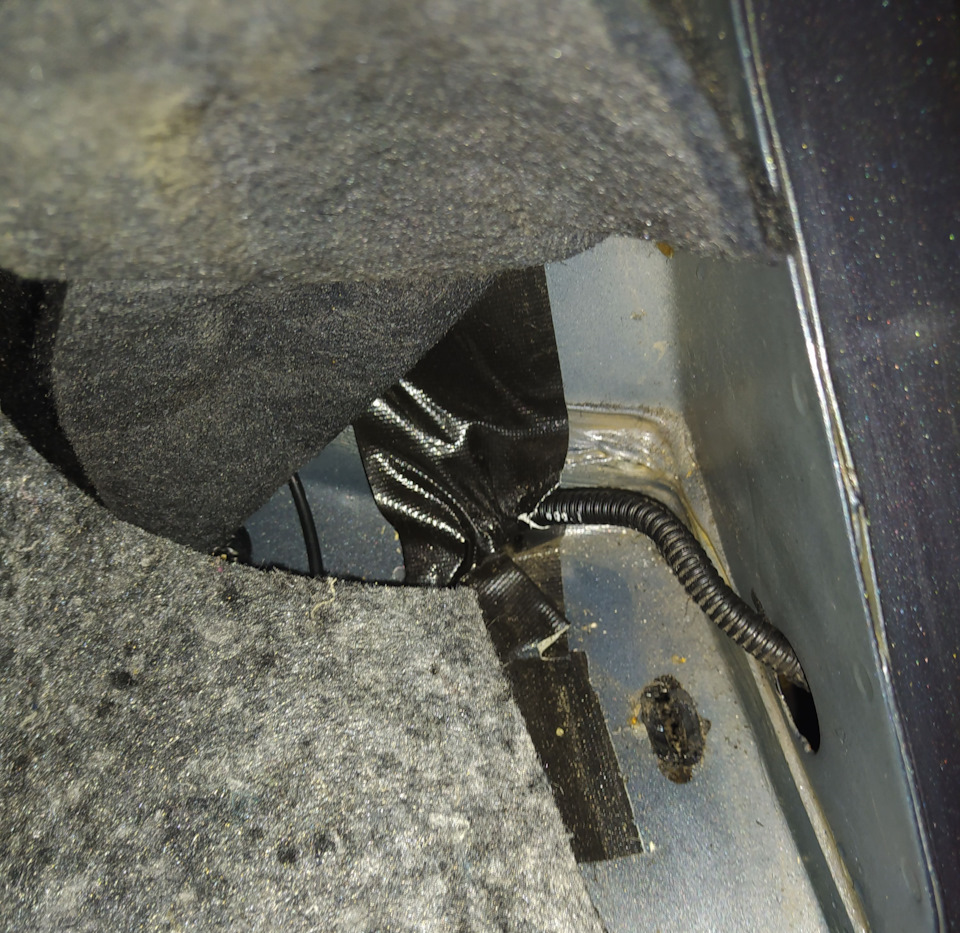 Влага у порога заднего пассажира. Замена концевика двери. — Lada Гранта ...