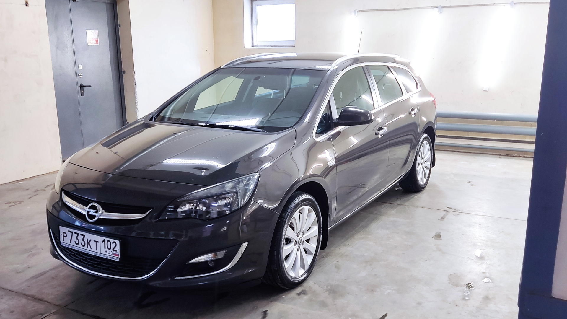 Opel Astra J 1.6 бензиновый 2013 | Универсал 1.6АТ на DRIVE2