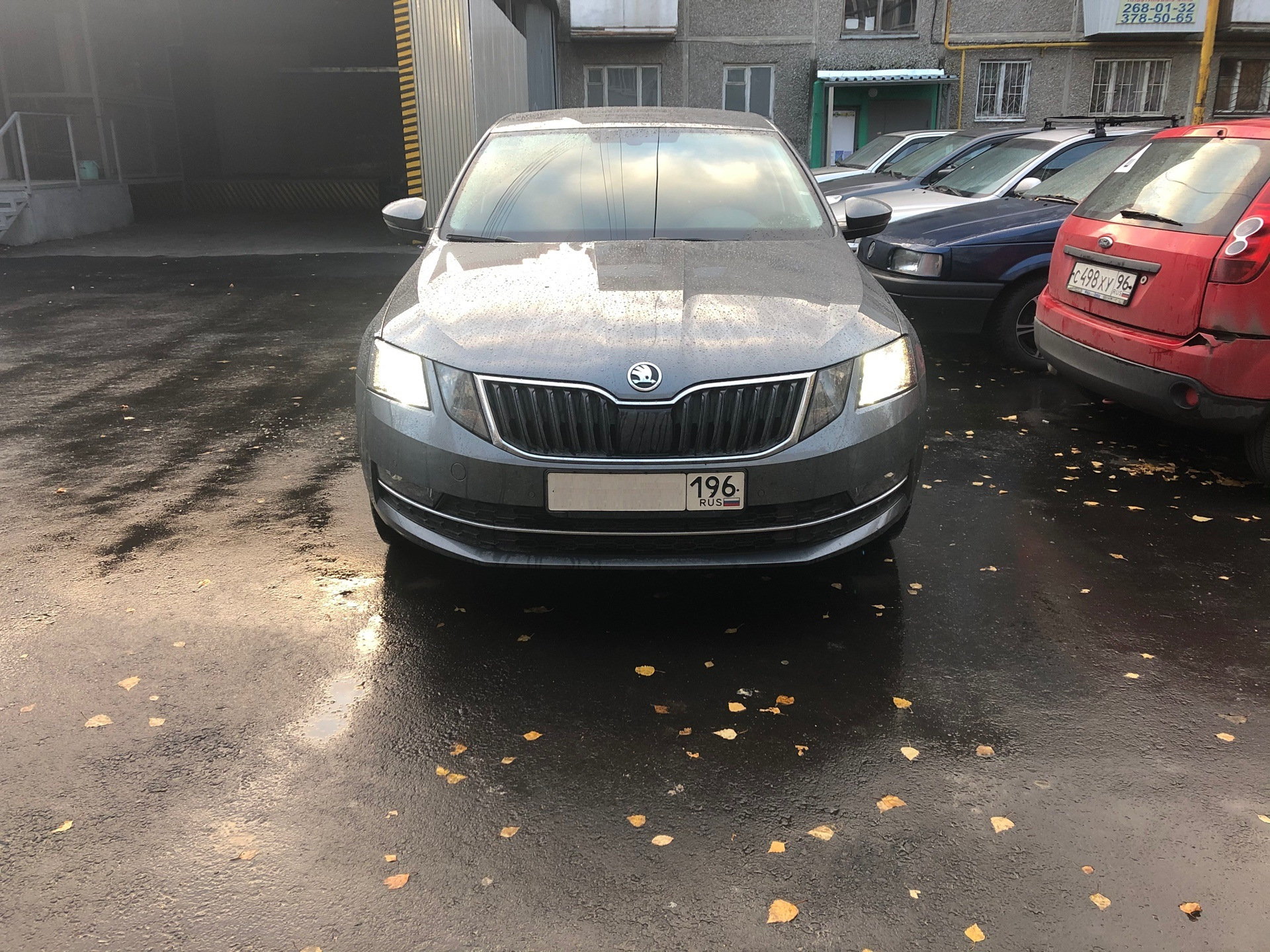 Света шкода. Skoda Octavia h7 светодиодная. Ближний свет Skoda Octavia a7 FL. H7 Шкода Октавия.