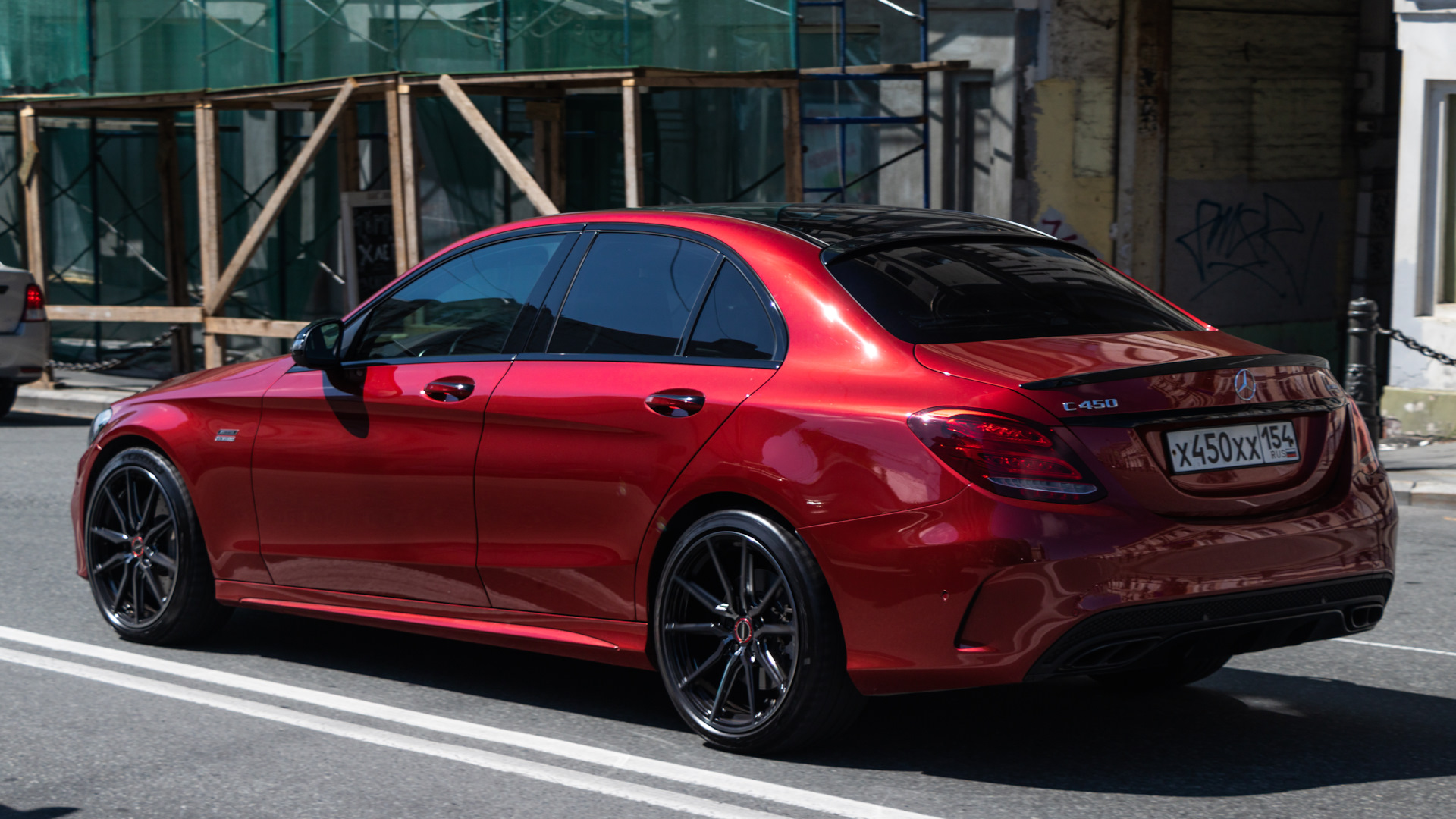 Мерседес 43 AMG красный