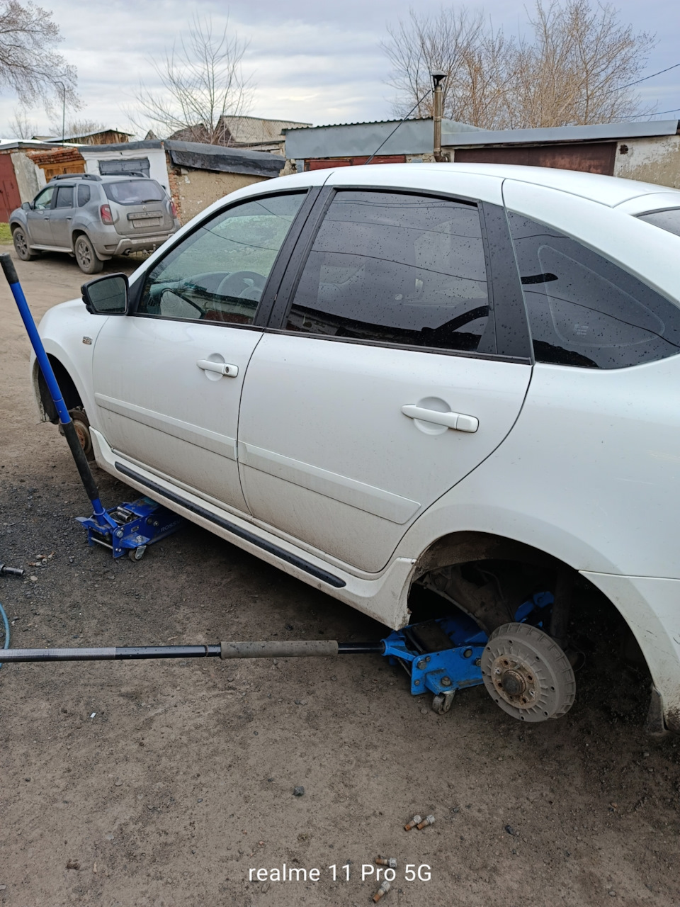 Монтаж полный ходом — Lada Гранта Лифтбек (1G)