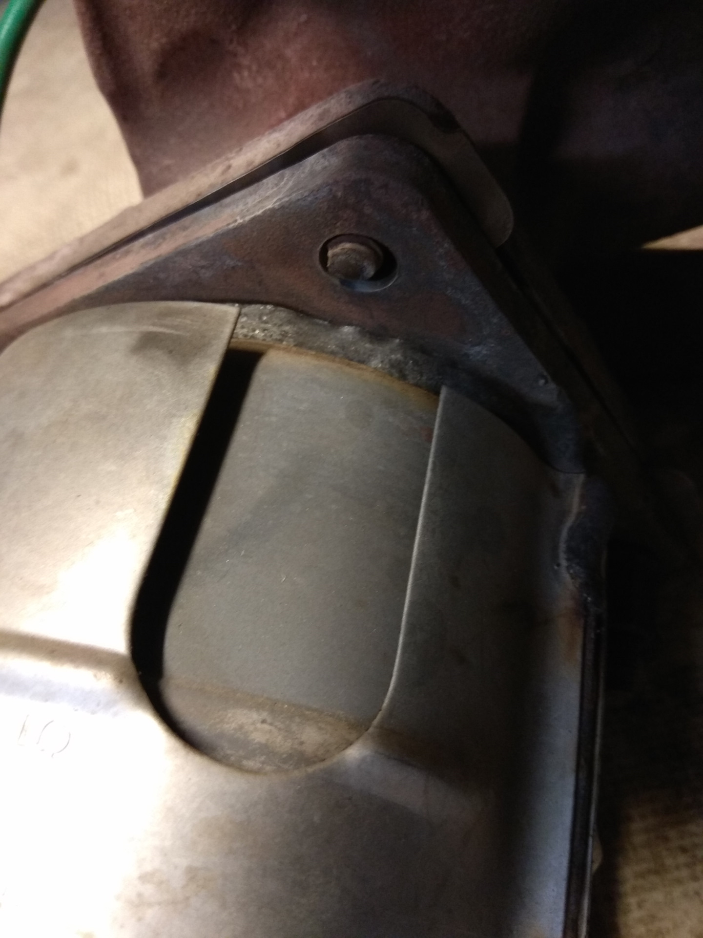 Выбивание катализатора и замена шпилек выпускного коллектора — Citroen ...