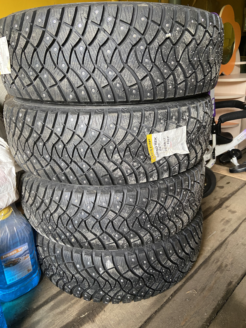 Dunlop grandtrek ice 225 65 r17. 2256517 на гранд старекс.
