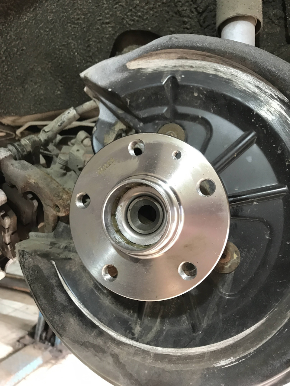 Новая ступица на месте — Skoda Superb Combi (Mk2)