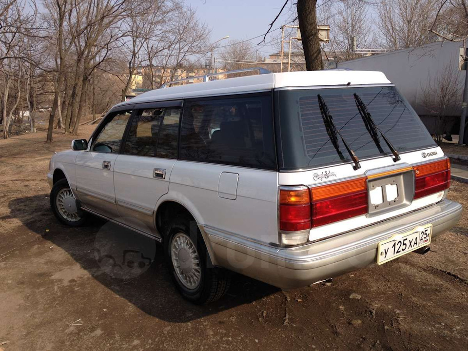 toyota crown s130 wagon