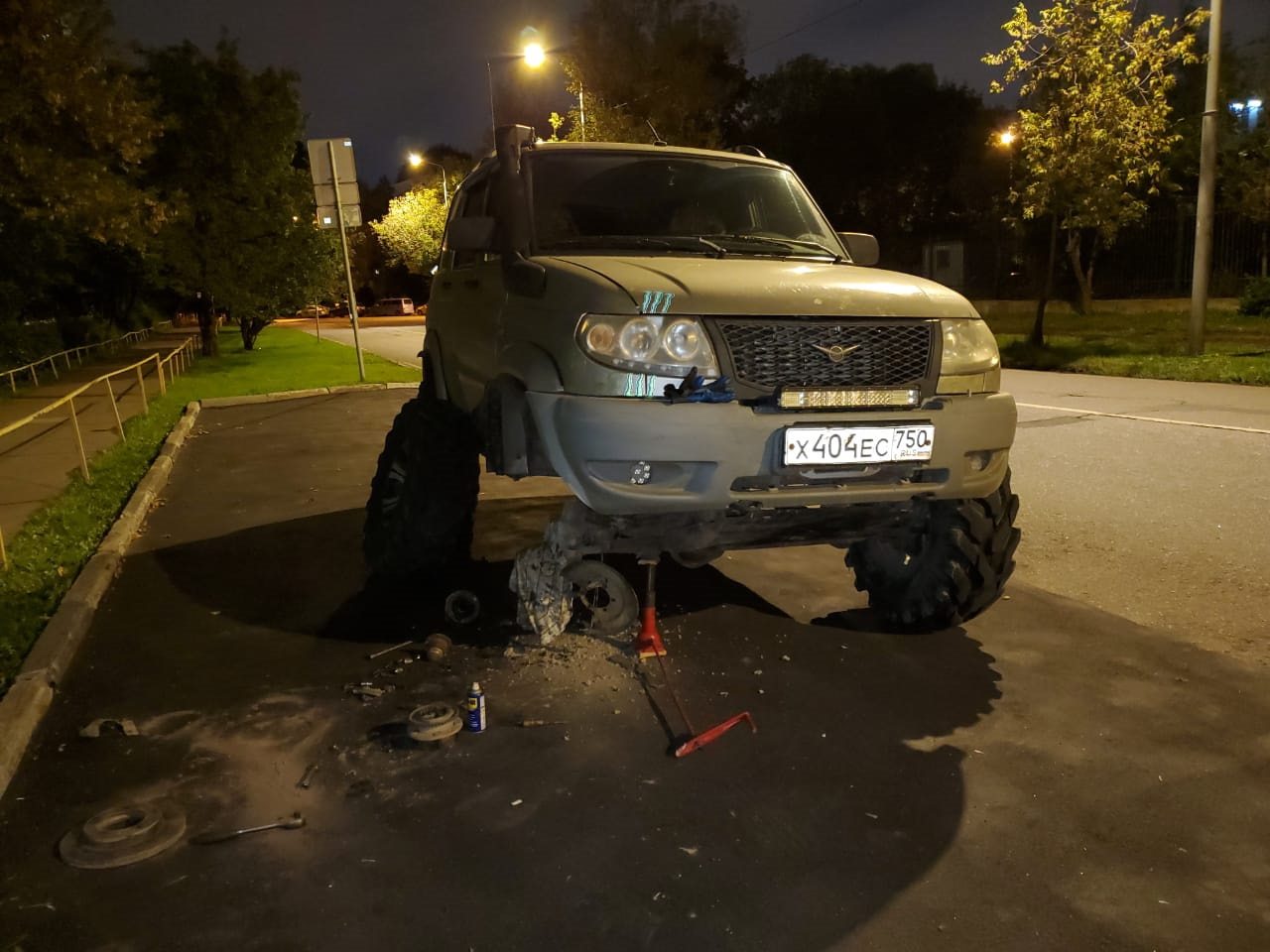 Передние подшипники ступицы, колодки. Задняя полуось справа. — УАЗ ...