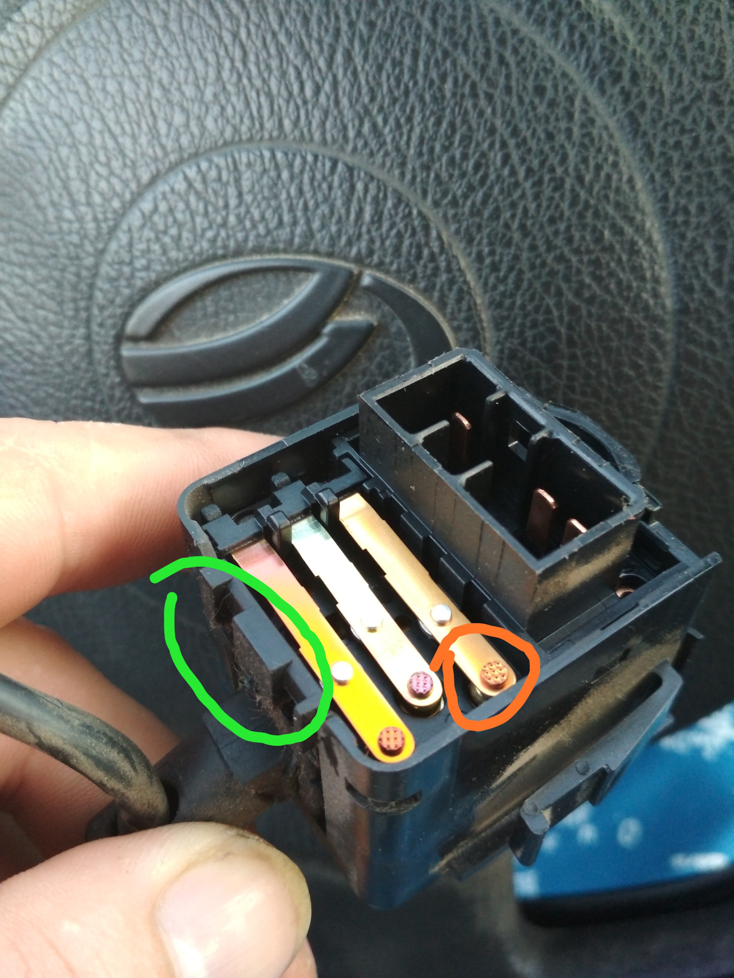 Фишка фары опель вектра б. Шевроле ланос реле противотуманных фар. Бмв е39 ближний свет. Ближний дальний свет honda civic eg. Постоянно горит дальний.