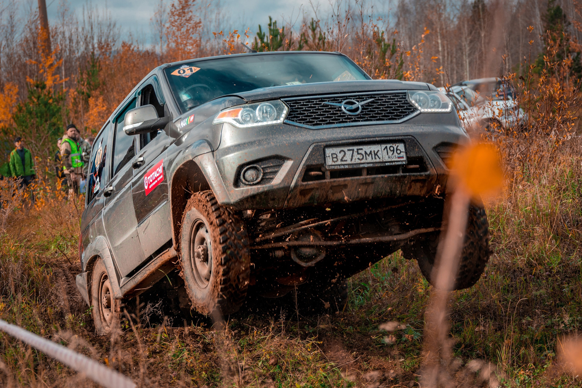 Драйв по бездорожью видео. Chery Tiggo оффроуд. Кроссовер оффроуд. Qx80 оффроуд. Куперля дорога на авто.