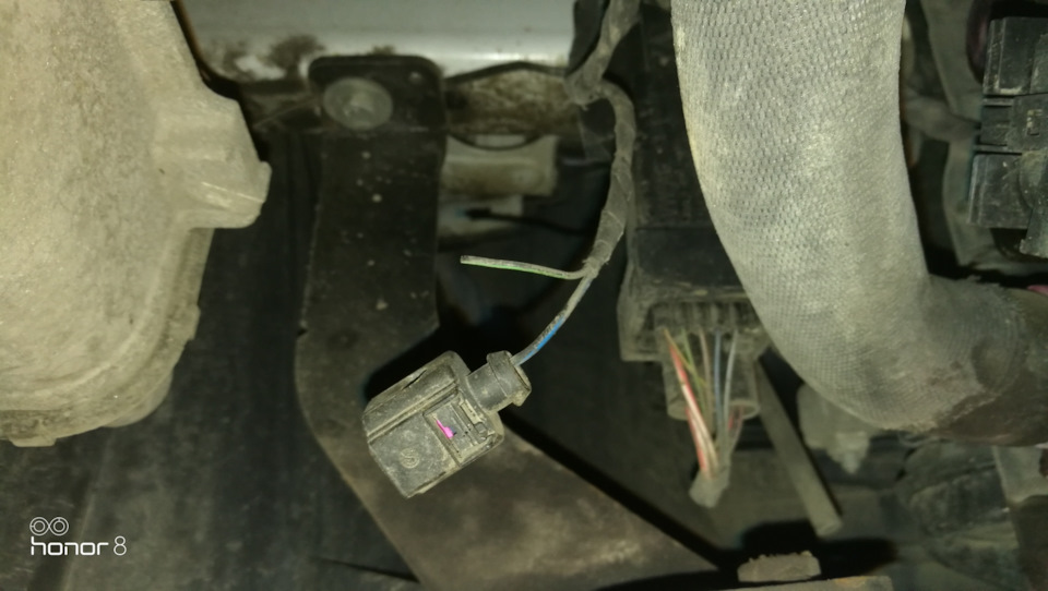 Перестала гореть лампа заднего хода. — Volkswagen Polo Sedan, 1,6 л ...