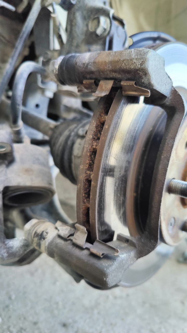 Стук тормозных суппортов — Honda N-WGN (1G), 0,7 л, 2014 года | своими ...