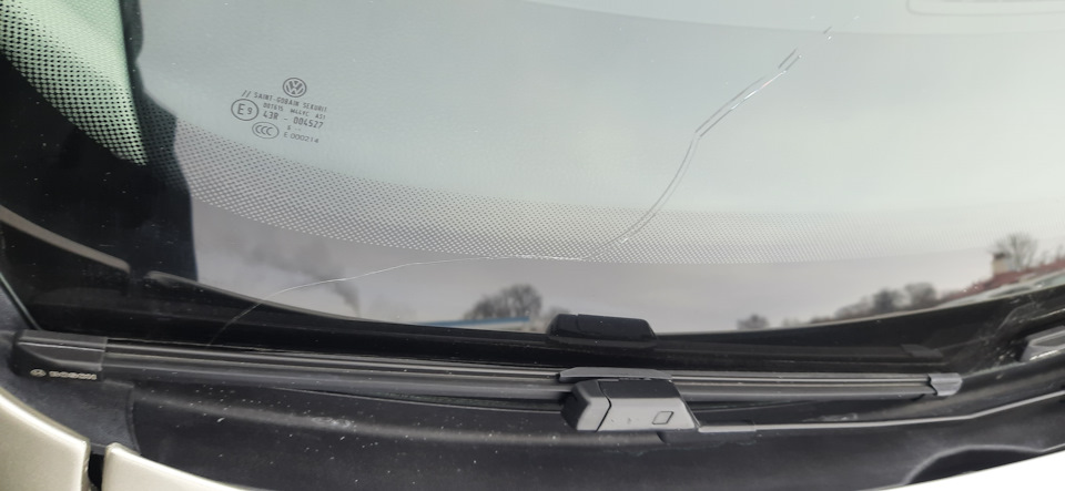Ремонт лобового стекла и полоса из тонировки — Volkswagen Jetta V, 1,6 ...