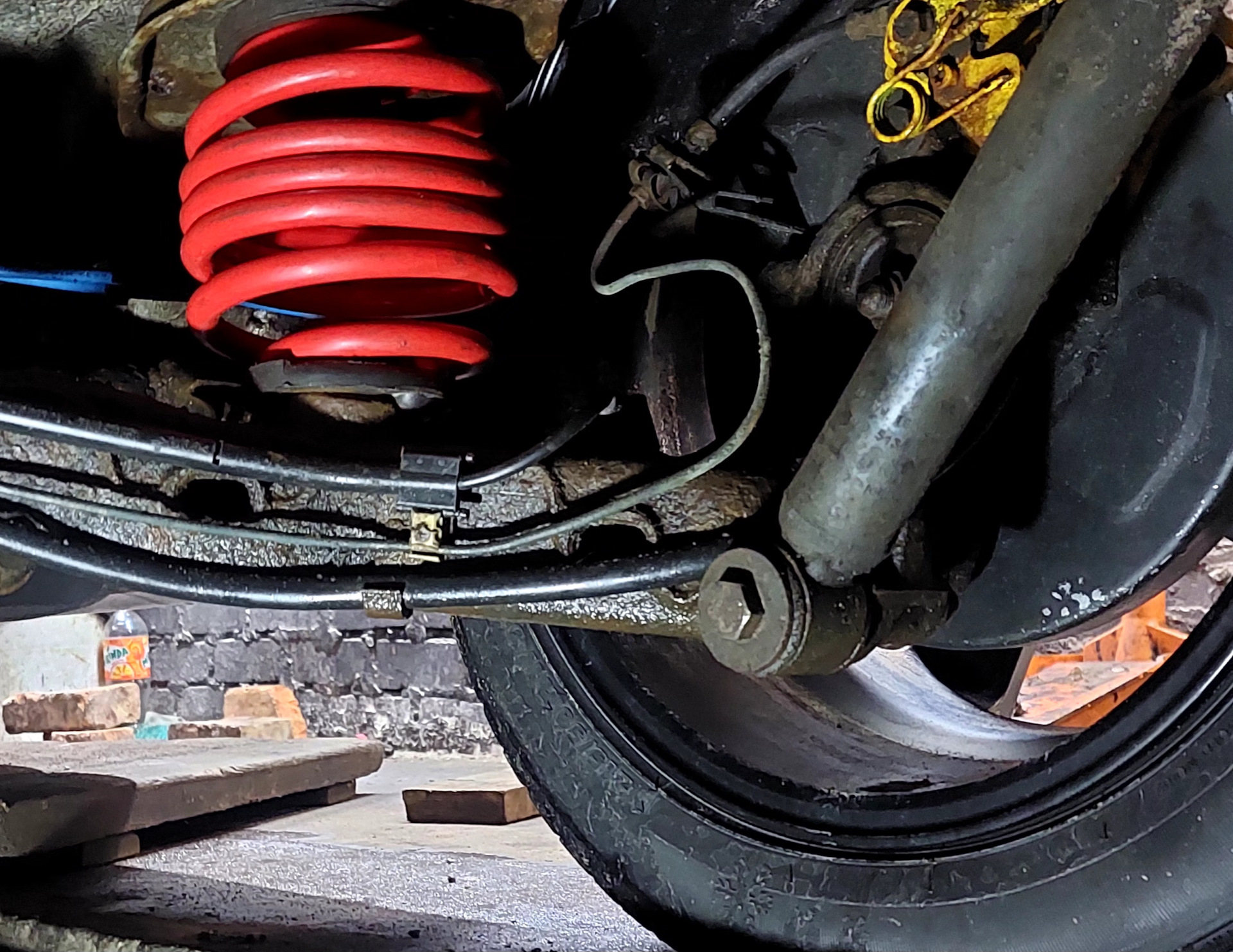 Занижение, начало — задние пружины))) — Ford Galaxy (Mk I), 1,9 л, 1999 ...