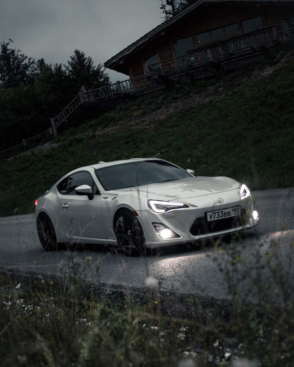 Тойота gt 86 ночью