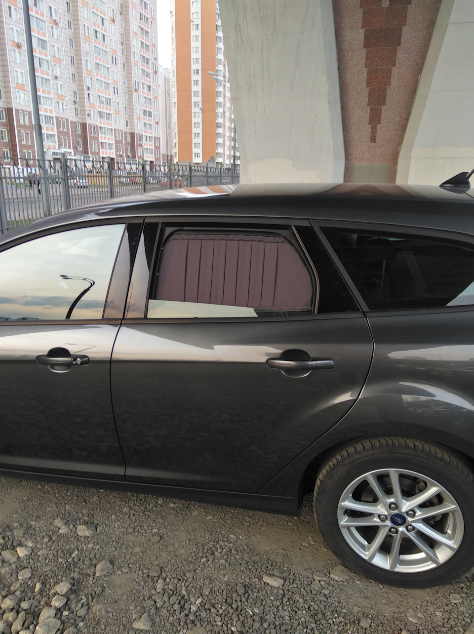 Сапожник с сапогами — шторки на окна — Ford Focus Wagon III, 2 л, 2018 ...